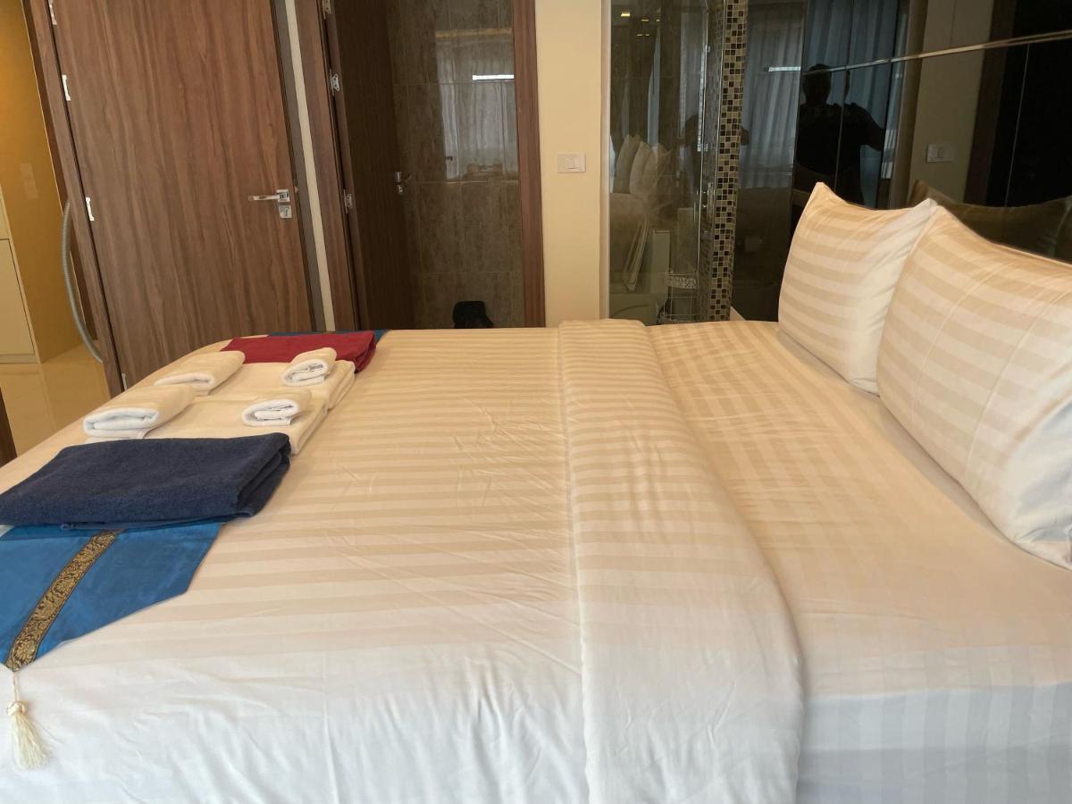 Luxury Business Suits In Grand Avenue By Pattaya City Estates Exterior foto
