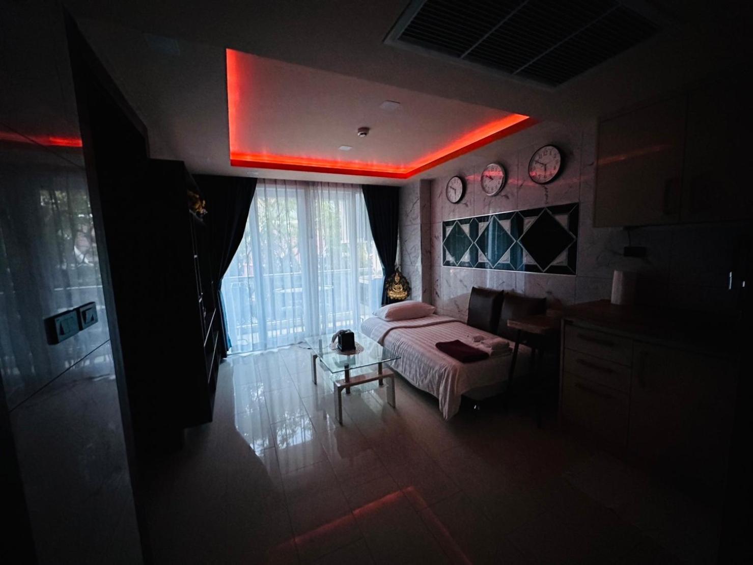 Luxury Business Suits In Grand Avenue By Pattaya City Estates Exterior foto