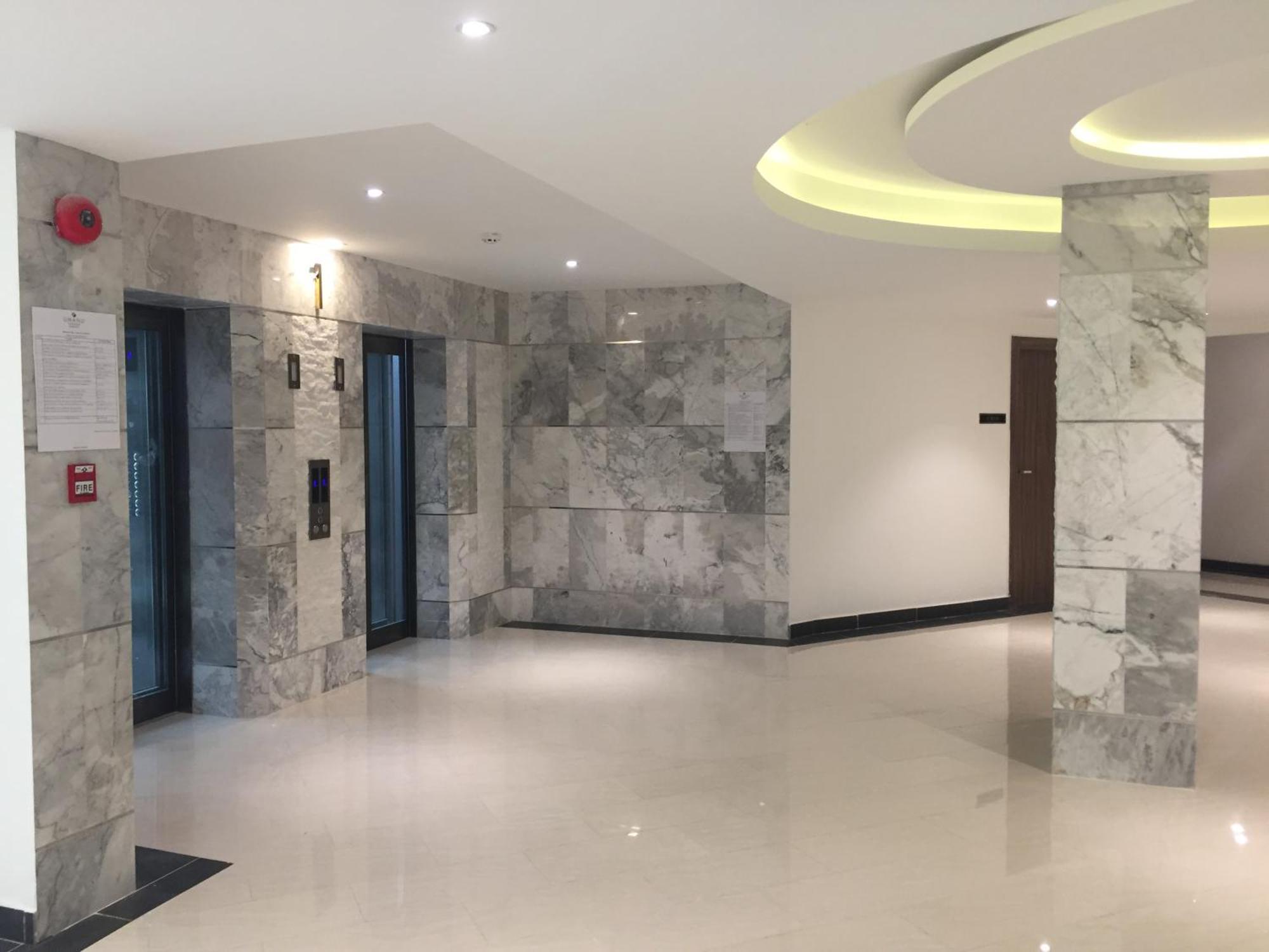 Luxury Business Suits In Grand Avenue By Pattaya City Estates Exterior foto