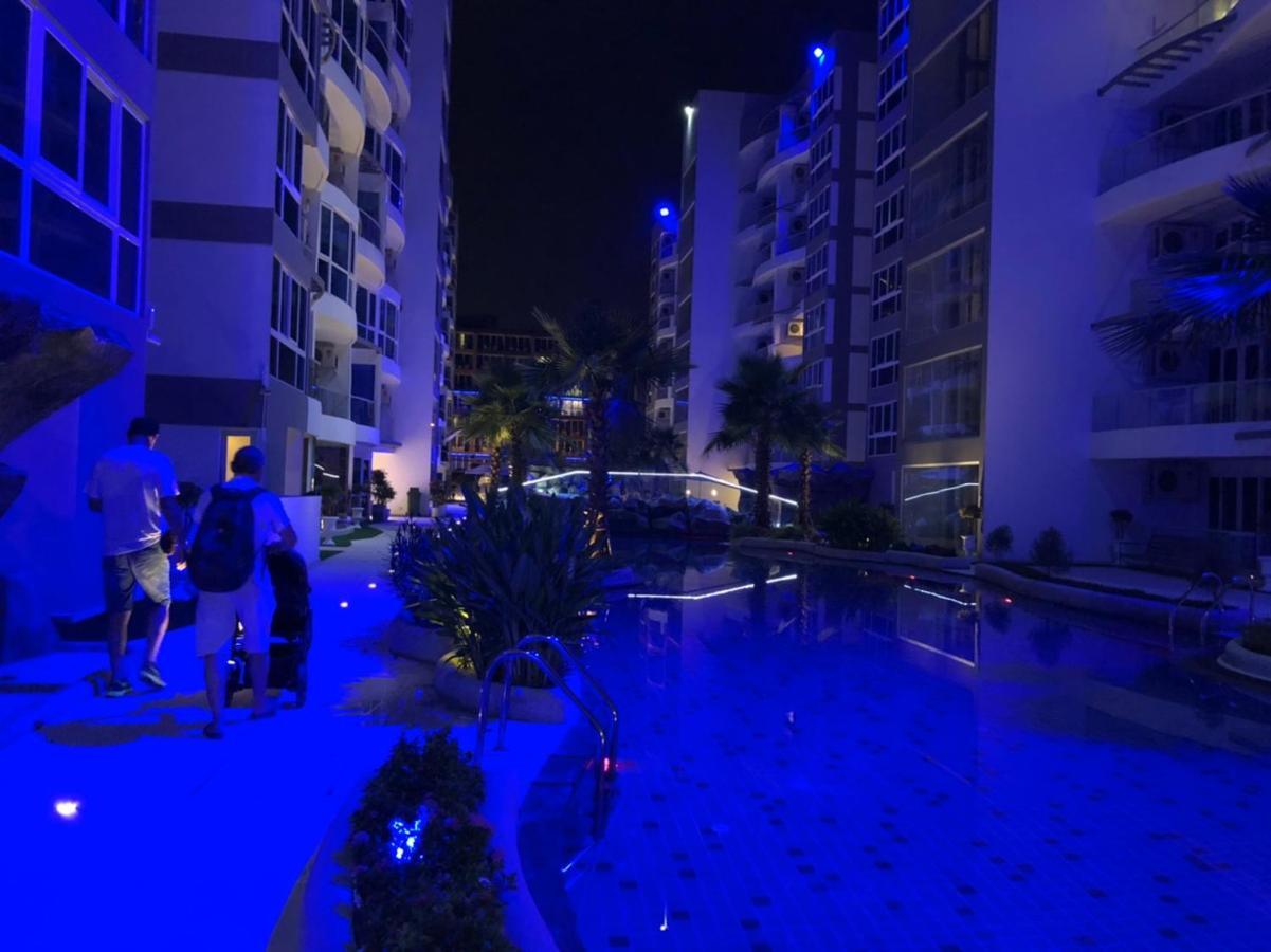 Luxury Business Suits In Grand Avenue By Pattaya City Estates Exterior foto
